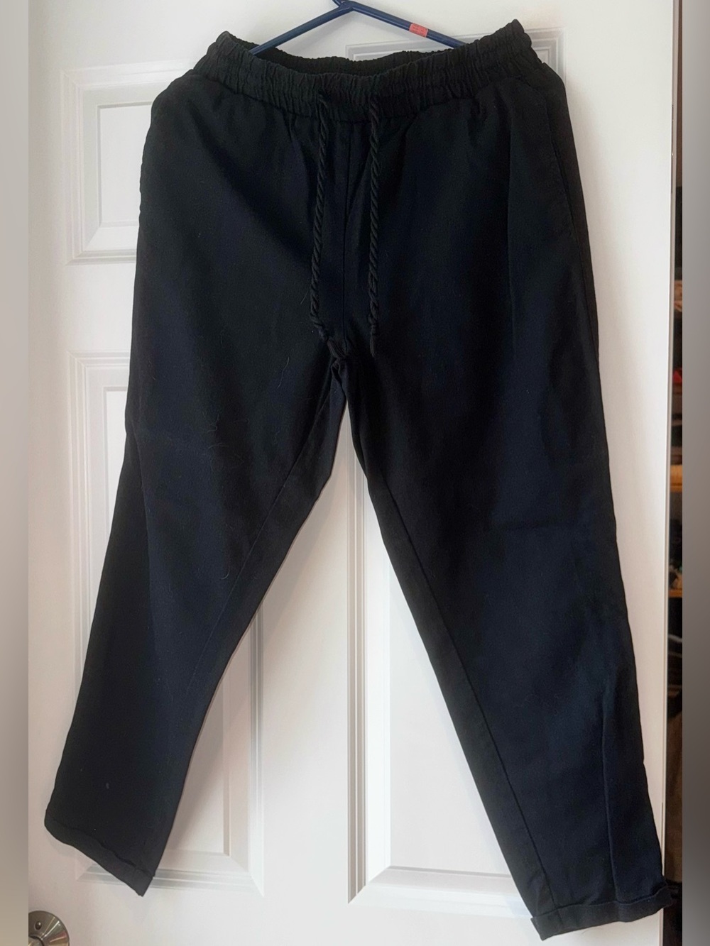 Women’s Black Elastic-Waist Capri Pants